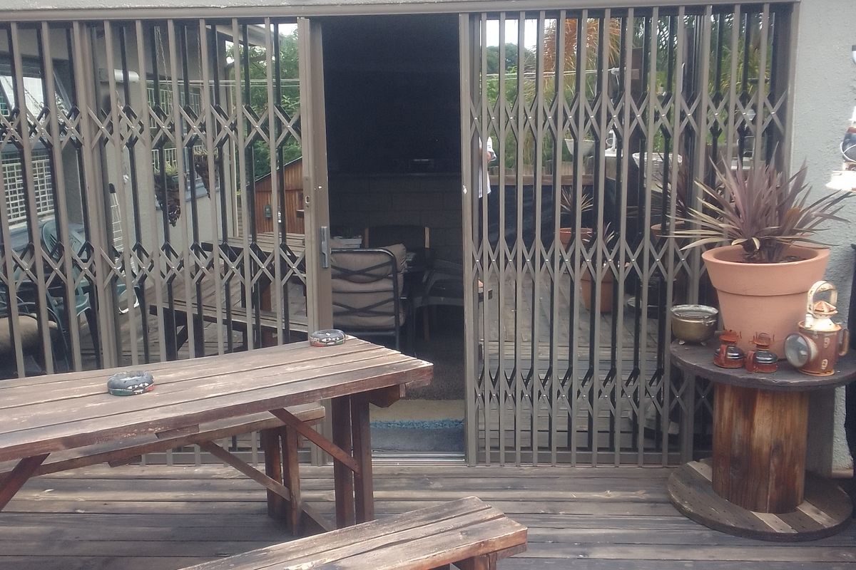 Area! Spacious, modern and neat as a pin! - Photo 3