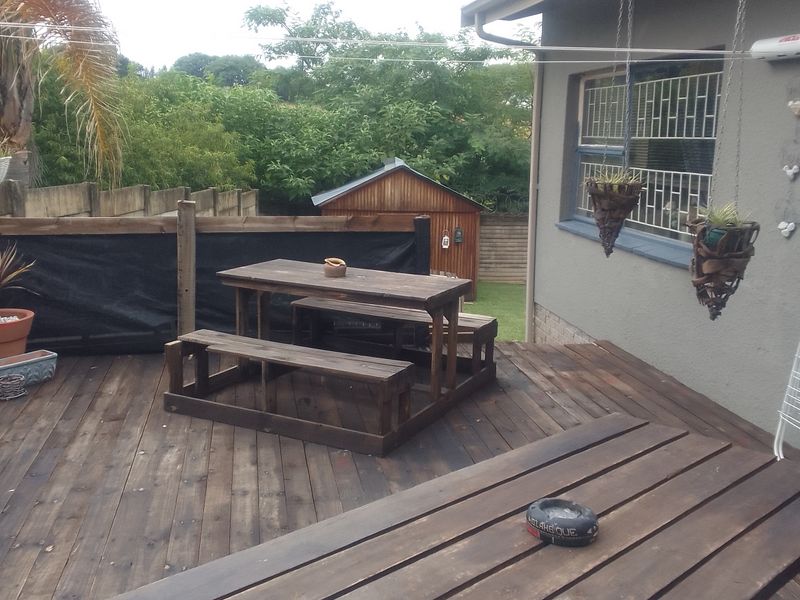 Area! Spacious, modern and neat as a pin! - Photo 4