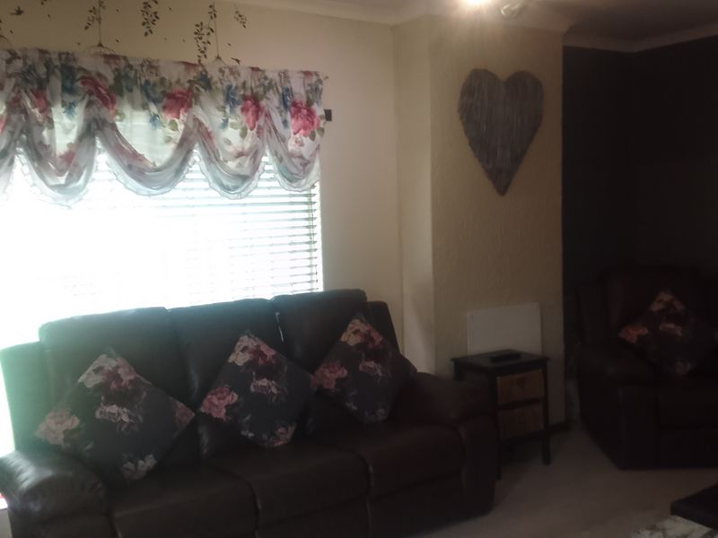 Area! Spacious, modern and neat as a pin! - Photo 10