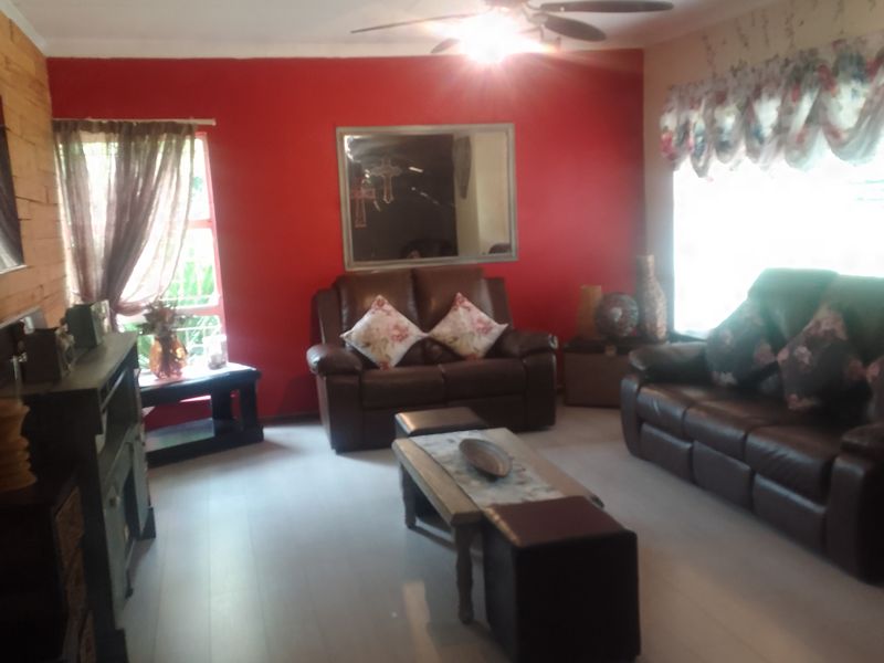 Area! Spacious, modern and neat as a pin! - Photo 9