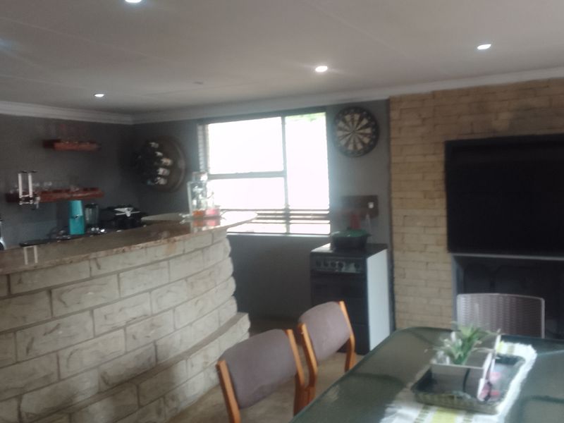 Area! Spacious, modern and neat as a pin! - Photo 6