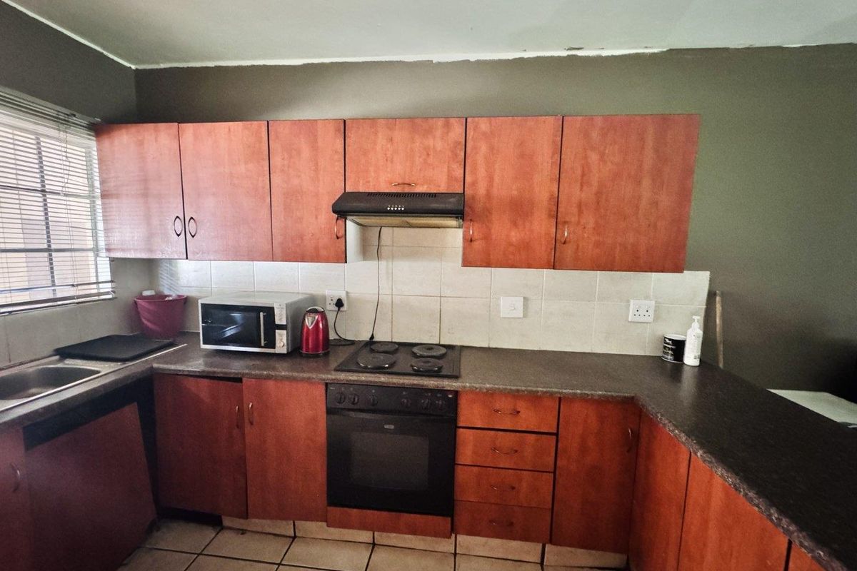 Affordable Two Bedroom Apartment In Del Judor with a Bit of TLC! - Photo 4