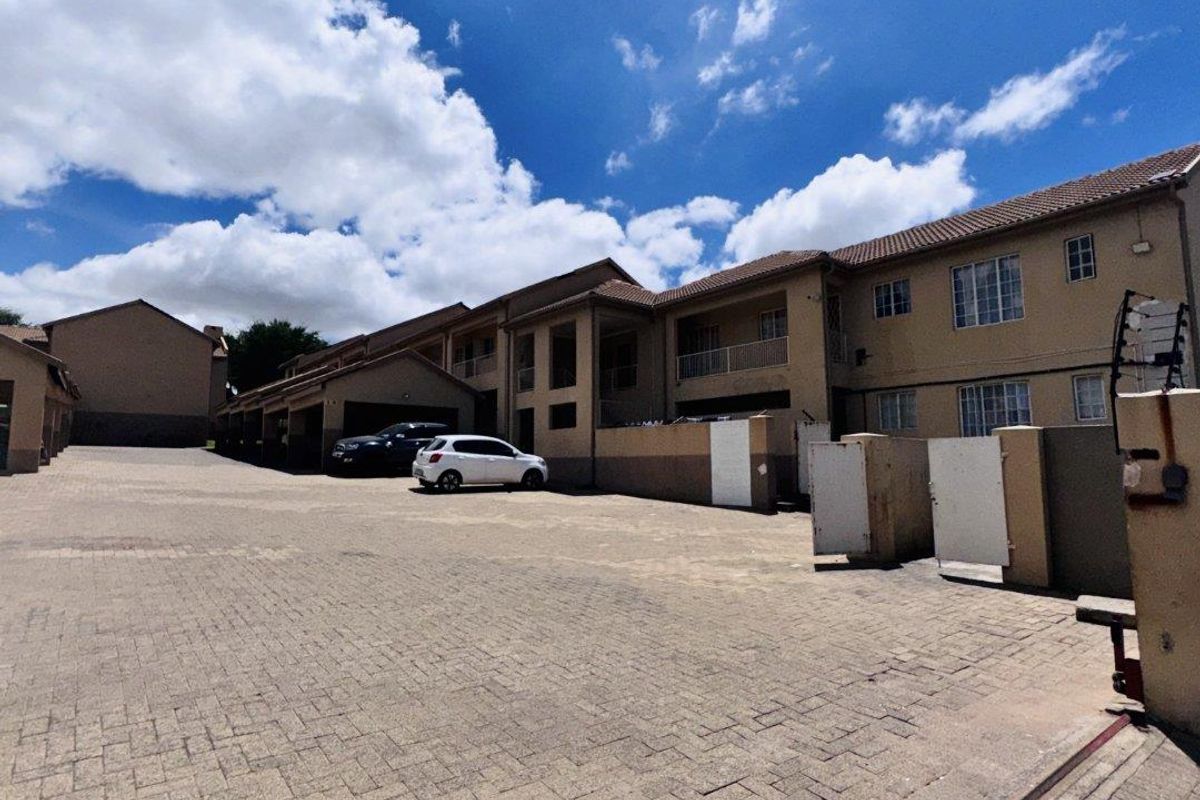 Affordable Two Bedroom Apartment In Del Judor with a Bit of TLC! - Photo 2