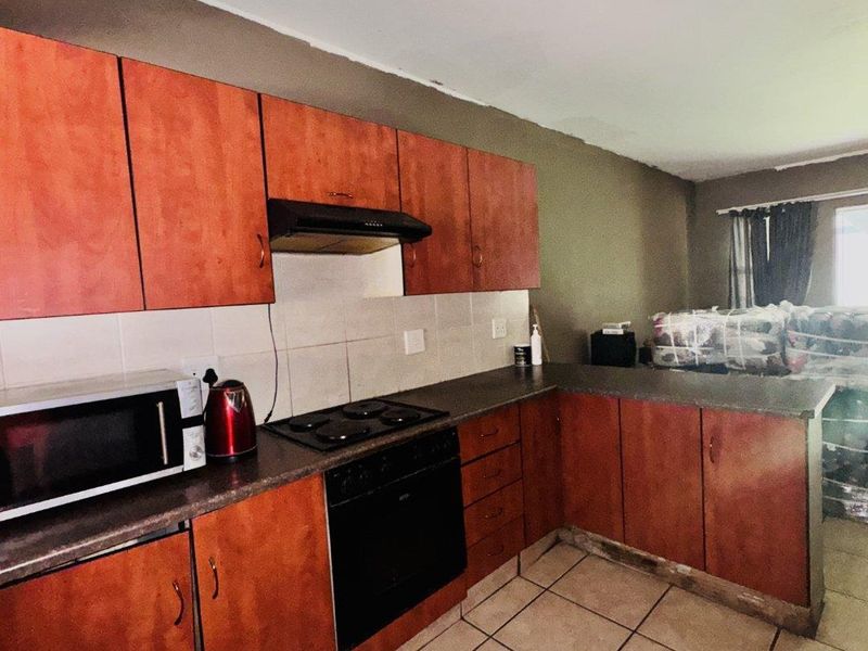 Affordable Two Bedroom Apartment In Del Judor with a Bit of TLC! - Photo 3