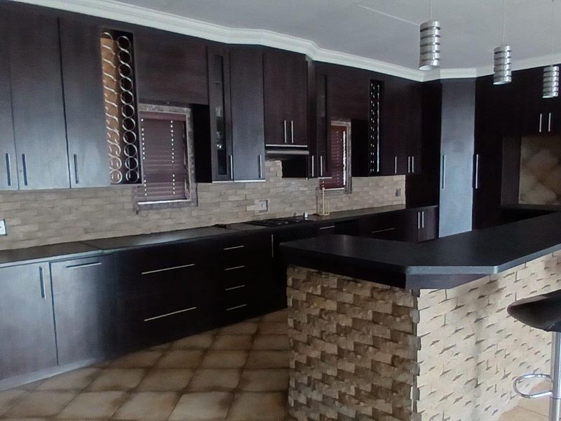 Great property in Golden Mile!! Check it out. - Photo 10