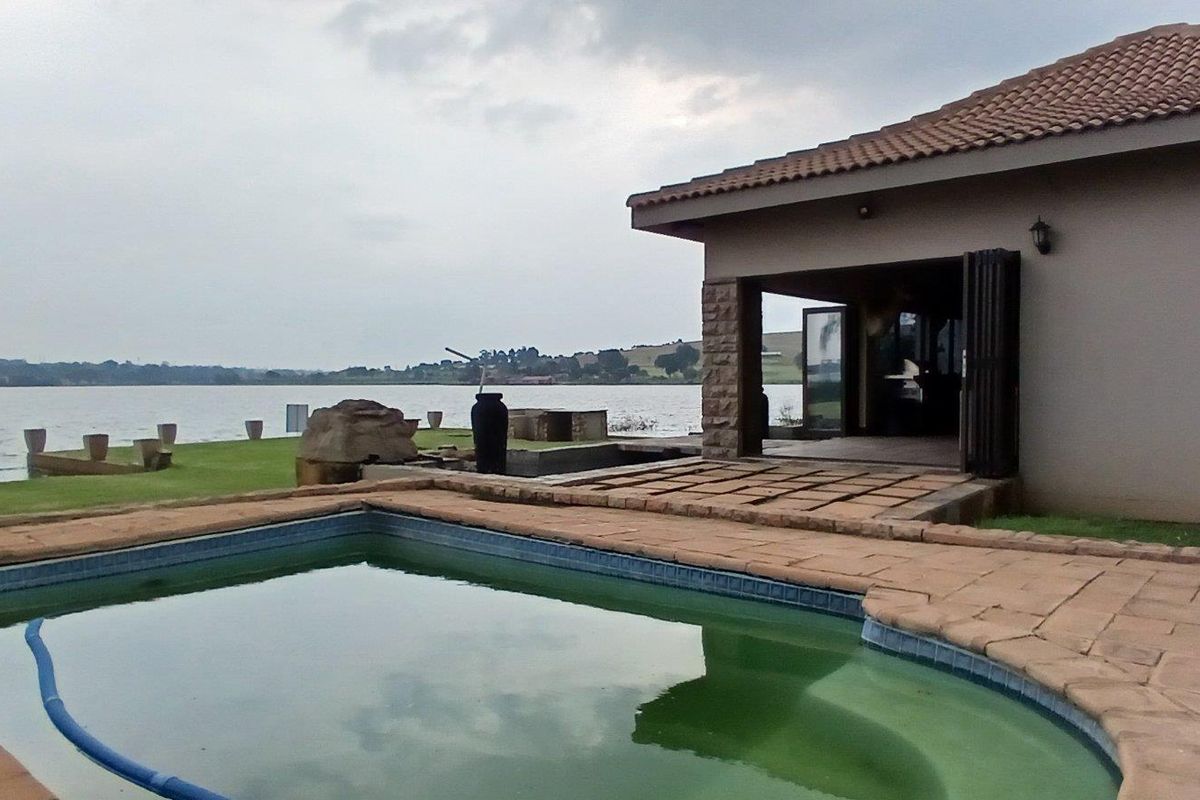 Great property in Golden Mile!! Check it out. - Photo 2