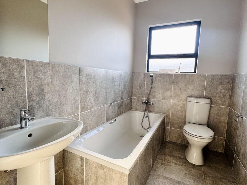 Modern Brand-New 3-Bedroom Home in a Secure Estate | No Transfer Duty | Prime Heuwel West Location - Photo 8