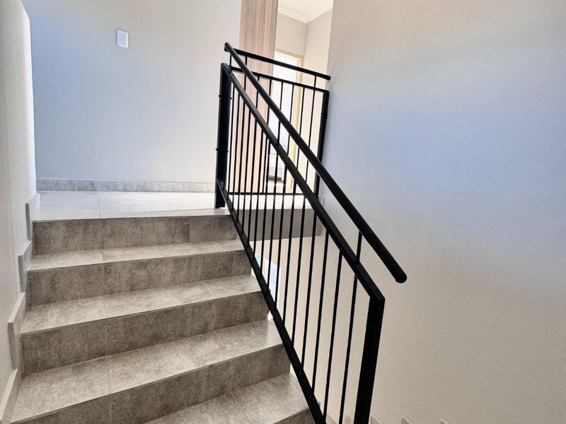 Modern Brand-New 3-Bedroom Home in a Secure Estate | No Transfer Duty | Prime Heuwel West Location - Photo 6