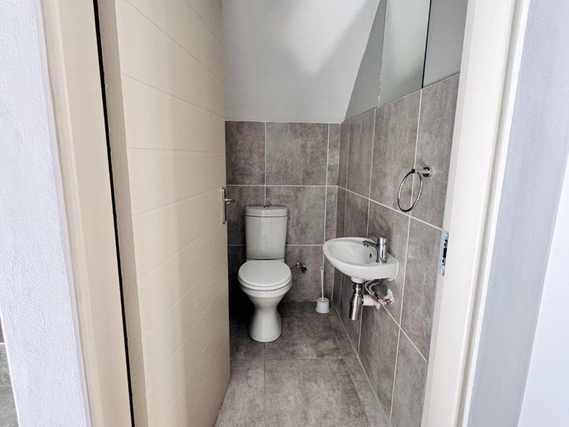 Modern Brand-New 3-Bedroom Home in a Secure Estate | No Transfer Duty | Prime Heuwel West Location - Photo 5