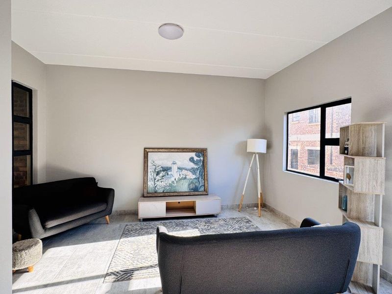Modern Brand-New 3-Bedroom Home in a Secure Estate | No Transfer Duty | Prime Heuwel West Location - Photo 3