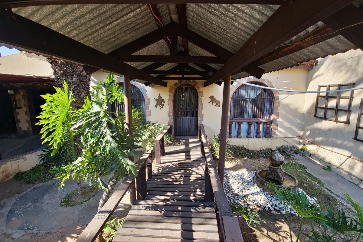 Sprawling 8,000m2 Property in River View with Borehole, Solar & Rental Flats – Space, Self-Suffic - Photo 5