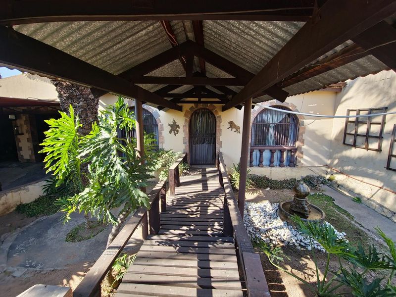 Sprawling 8,000m2 Property in River View with Borehole, Solar & Rental Flats – Space, Self-Suffic - Photo 5