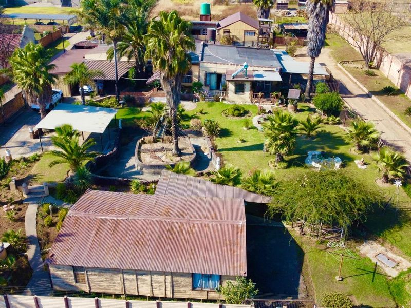 Sprawling 8,000m2 Property in River View with Borehole, Solar & Rental Flats – Space, Self-Suffic - Photo 2