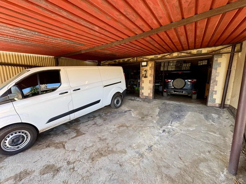 Sprawling 8,000m2 Property in River View with Borehole, Solar & Rental Flats – Space, Self-Suffic - Photo 9
