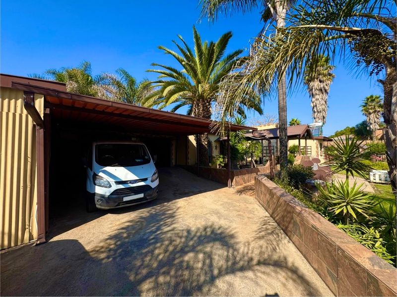 Sprawling 8,000m2 Property in River View with Borehole, Solar & Rental Flats – Space, Self-Suffic - Photo 8