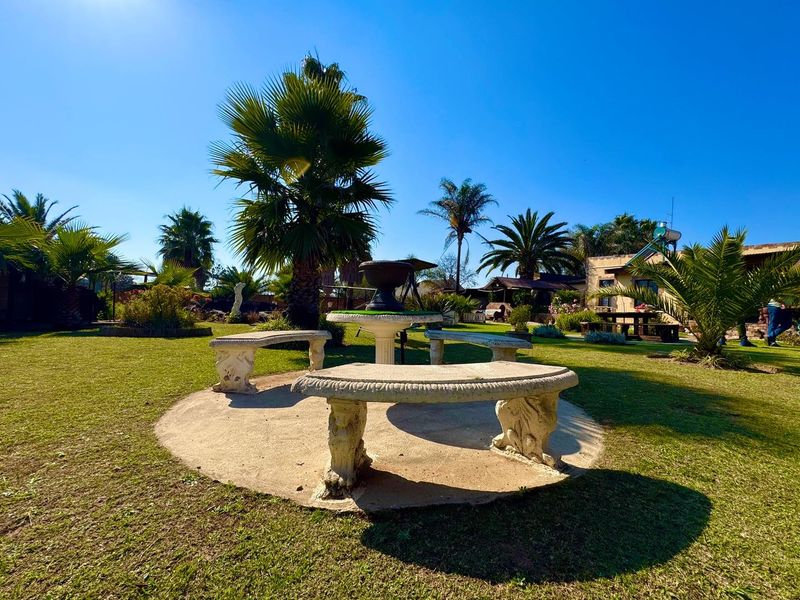 Sprawling 8,000m2 Property in River View with Borehole, Solar & Rental Flats – Space, Self-Suffic - Photo 6