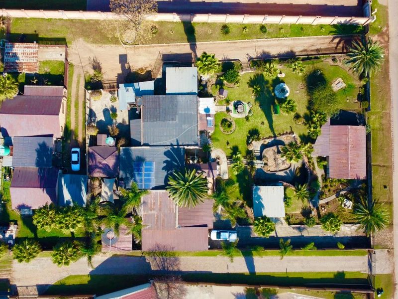 Sprawling 8,000m2 Property in River View with Borehole, Solar & Rental Flats – Space, Self-Suffic - Photo 3