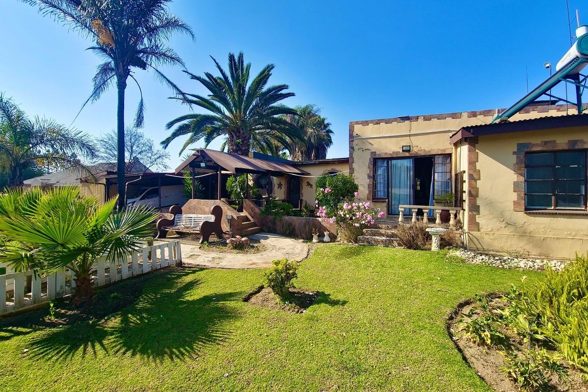 Sprawling 8,000m2 Property in River View with Borehole, Solar & Rental Flats – Space, Self-Suffic - Photo 4