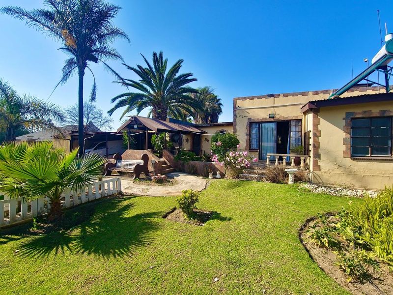 Sprawling 8,000m2 Property in River View with Borehole, Solar & Rental Flats – Space, Self-Suffic - Photo 4