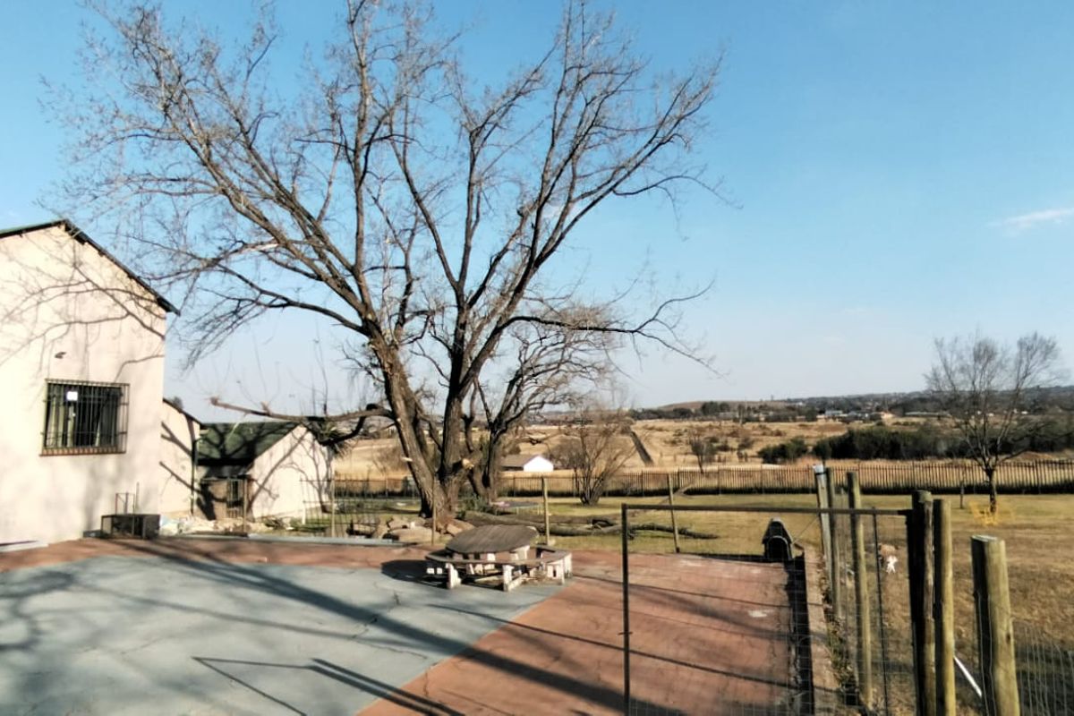 Want to escape out of town? This could work for you!! - Photo 2