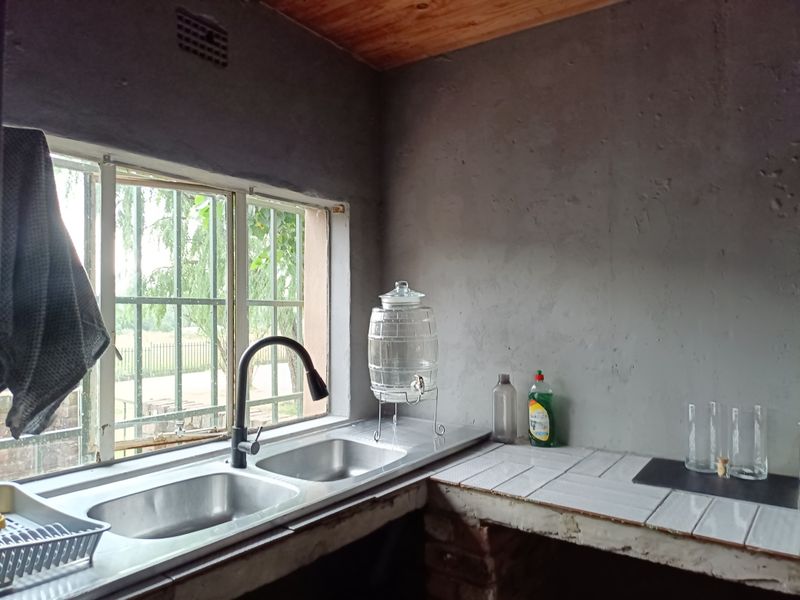 Want to escape out of town? This could work for you!! - Photo 9