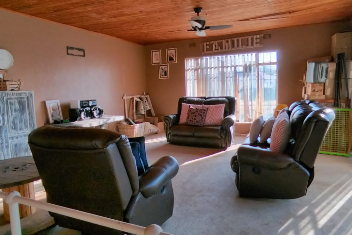 Want to escape out of town? This could work for you!! - Photo 3