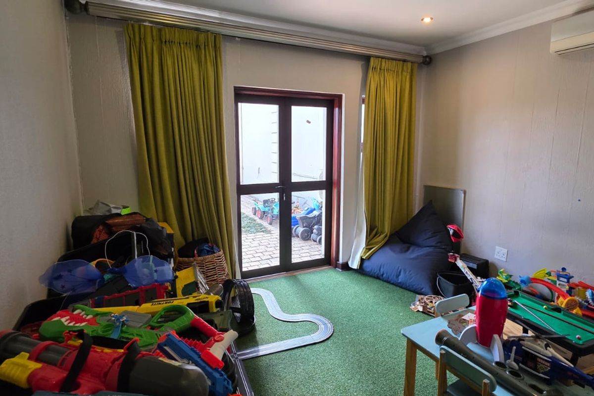 Exquisite Estate Living Awaits You! - Photo 4