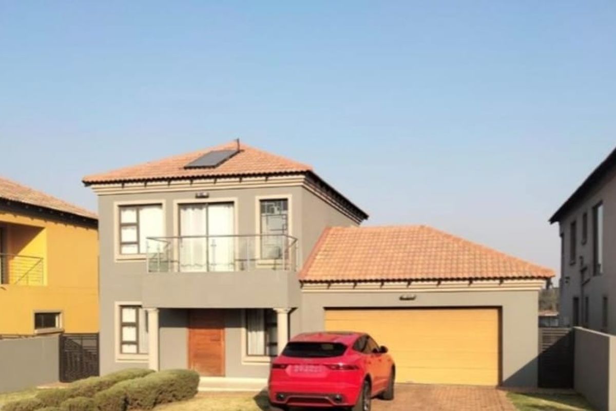 3 Bedroom Double Story House with Pool to Rent in Brakpan North - Photo 2