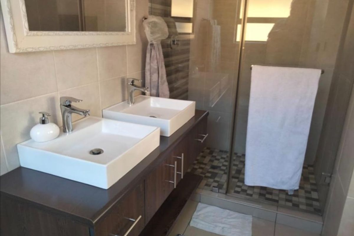 3 Bedroom Double Story House with Pool to Rent in Brakpan North - Photo 3