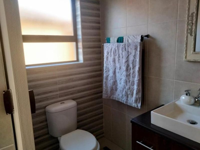 3 Bedroom Double Story House with Pool to Rent in Brakpan North - Photo 6