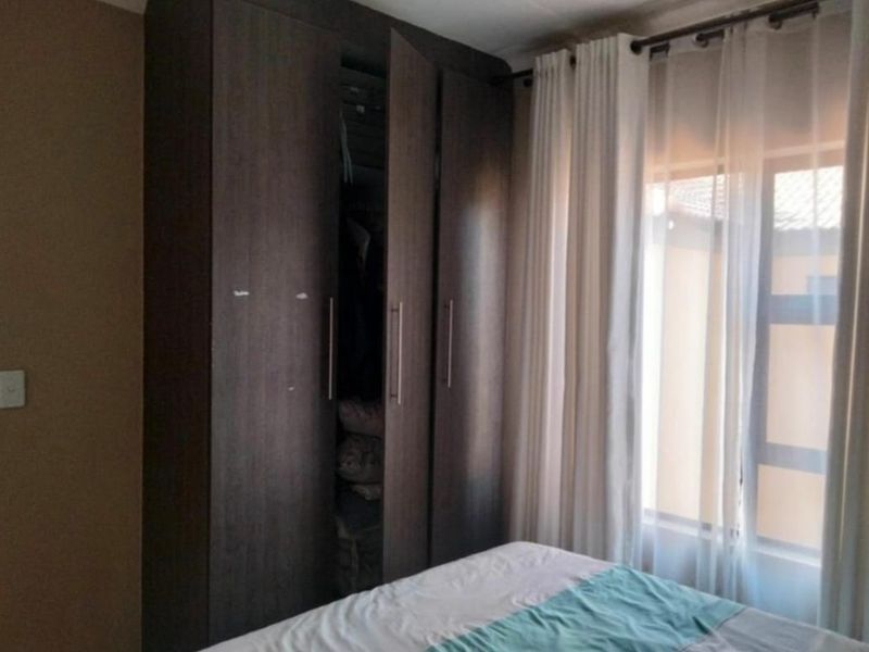 3 Bedroom Double Story House with Pool to Rent in Brakpan North - Photo 10