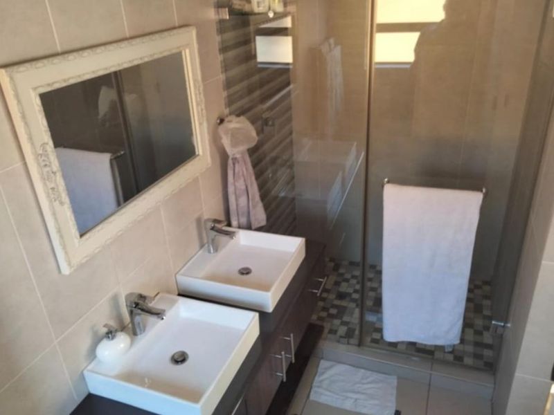 3 Bedroom Double Story House with Pool to Rent in Brakpan North - Photo 7