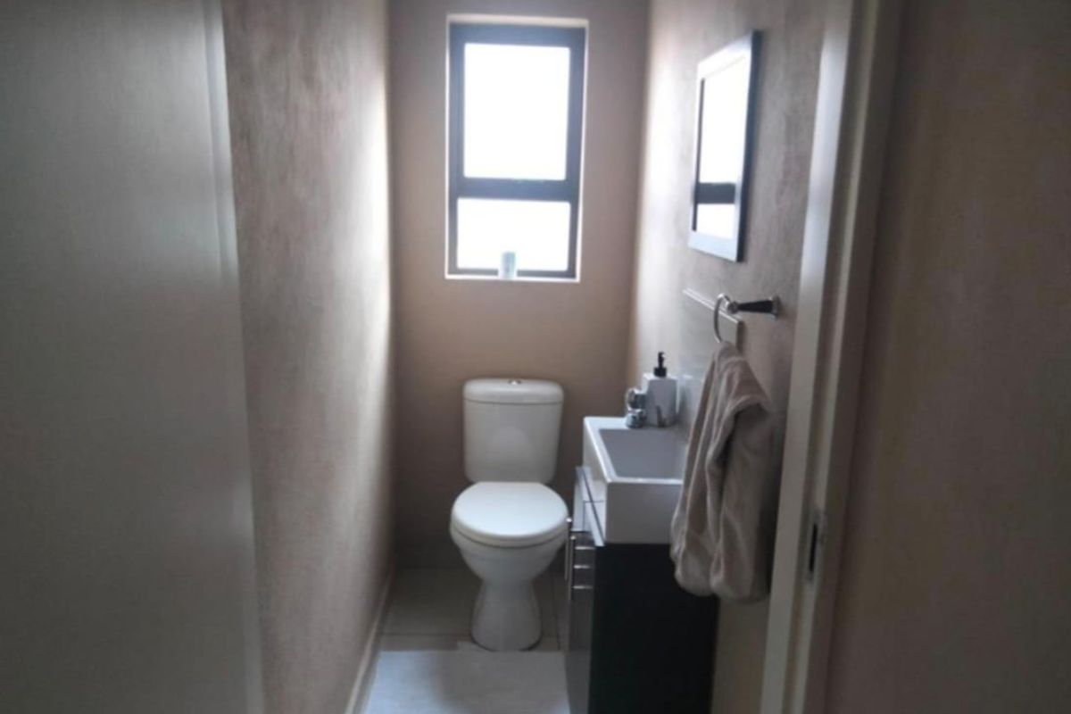 3 Bedroom Double Story House with Pool to Rent in Brakpan North - Photo 4