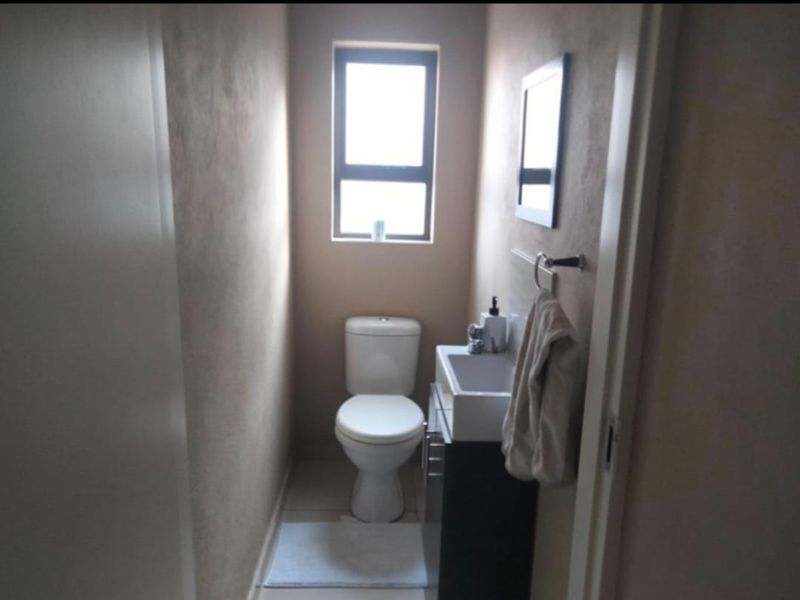 3 Bedroom Double Story House with Pool to Rent in Brakpan North - Photo 4