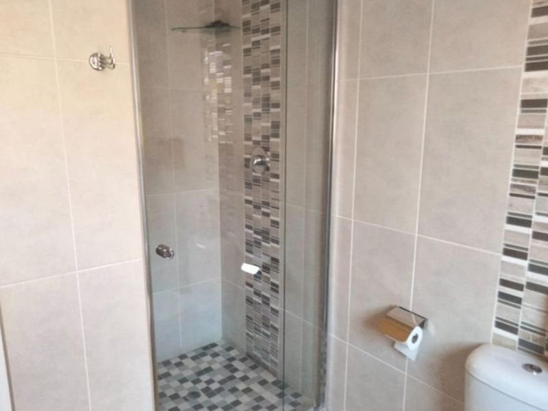 3 Bedroom Double Story House with Pool to Rent in Brakpan North - Photo 5