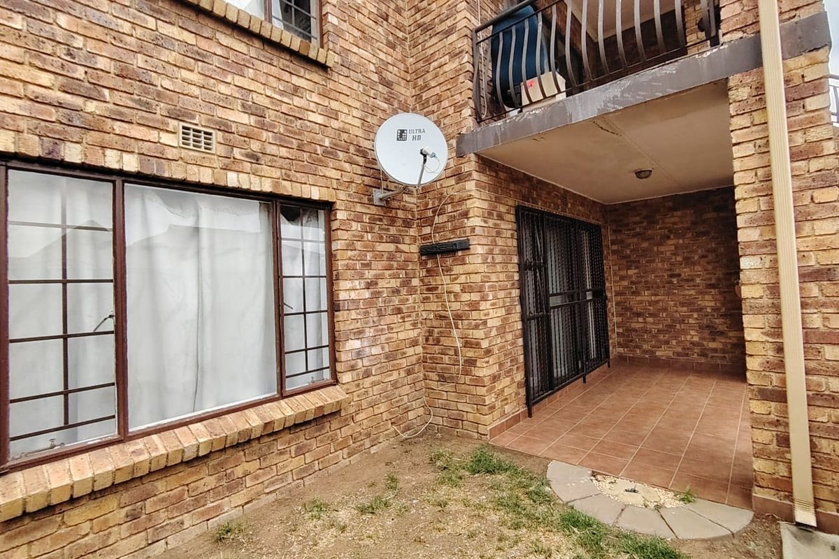 Ground floor unit!!! - Photo 3