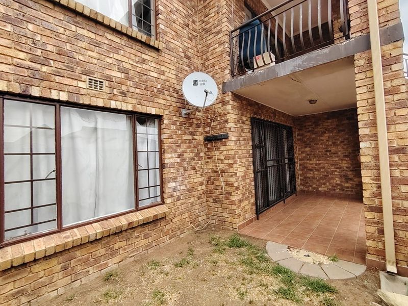 Ground floor unit!!! - Photo 3