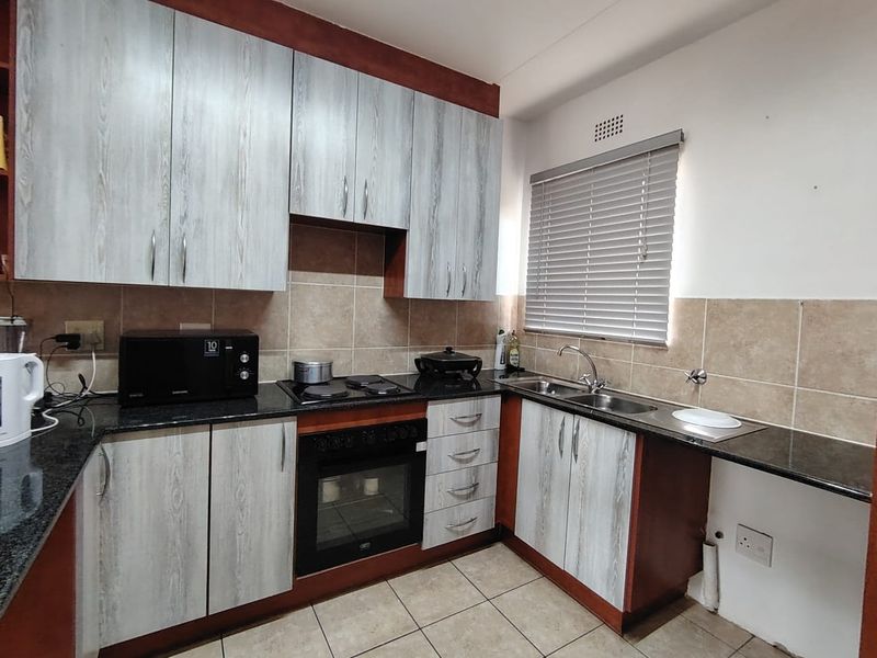 Ground floor unit!!! - Photo 5