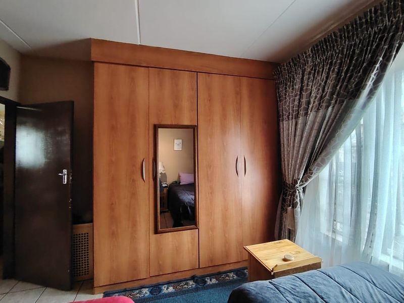 Sophisticated Ground-Floor Unit in Secure Complex with Pool and Pet-Friendly Appeal - Photo 9