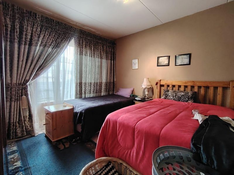 Sophisticated Ground-Floor Unit in Secure Complex with Pool and Pet-Friendly Appeal - Photo 8