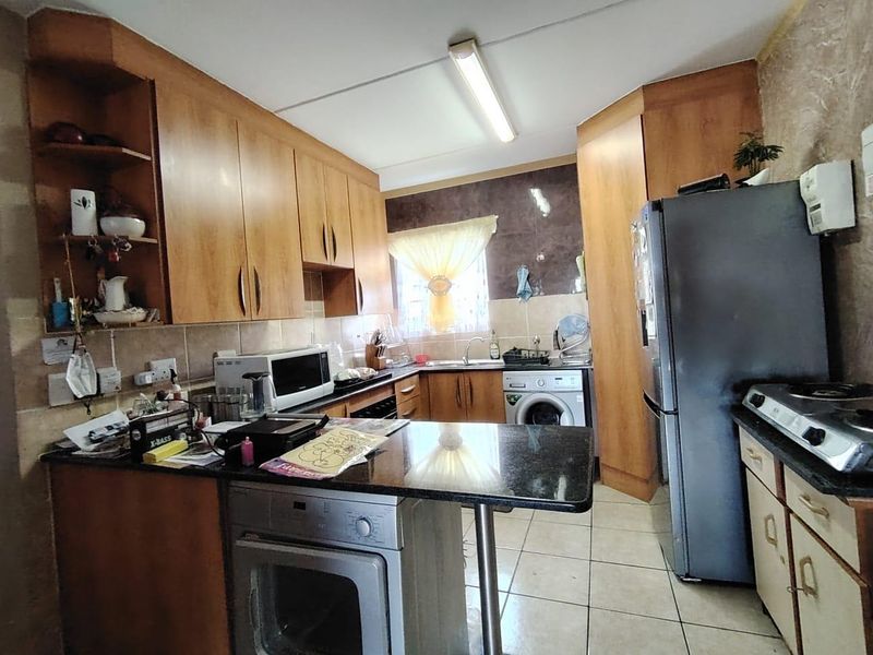 Sophisticated Ground-Floor Unit in Secure Complex with Pool and Pet-Friendly Appeal - Photo 6