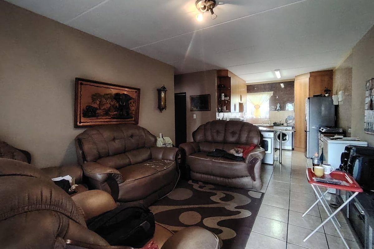 Sophisticated Ground-Floor Unit in Secure Complex with Pool and Pet-Friendly Appeal - Photo 4