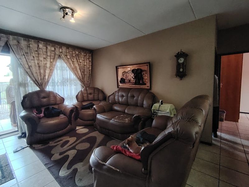 Sophisticated Ground-Floor Unit in Secure Complex with Pool and Pet-Friendly Appeal - Photo 5