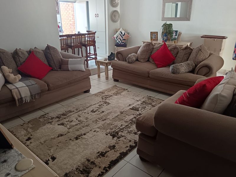 Immaculate 2-Bedroom Townhouse for Sale in Sunair Park! - Photo 9