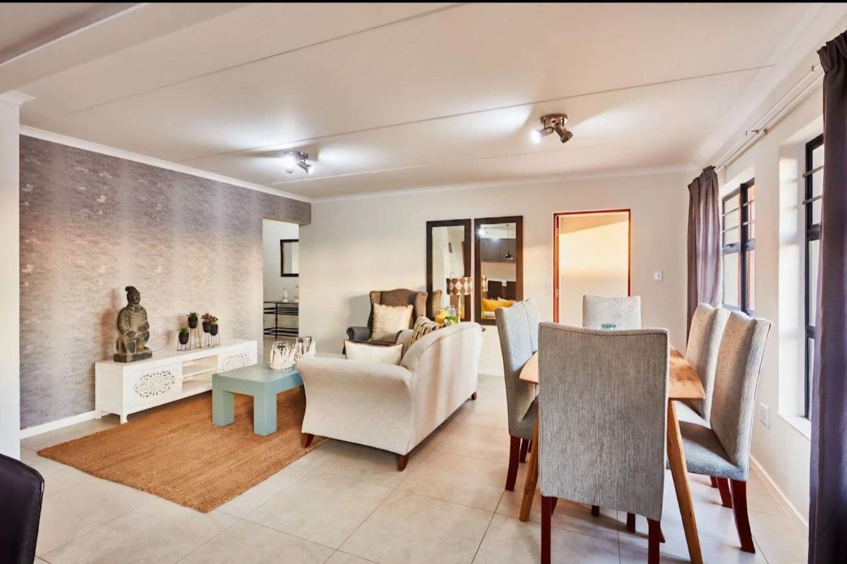 Ultra Modern Townhouse To Let - Photo 2