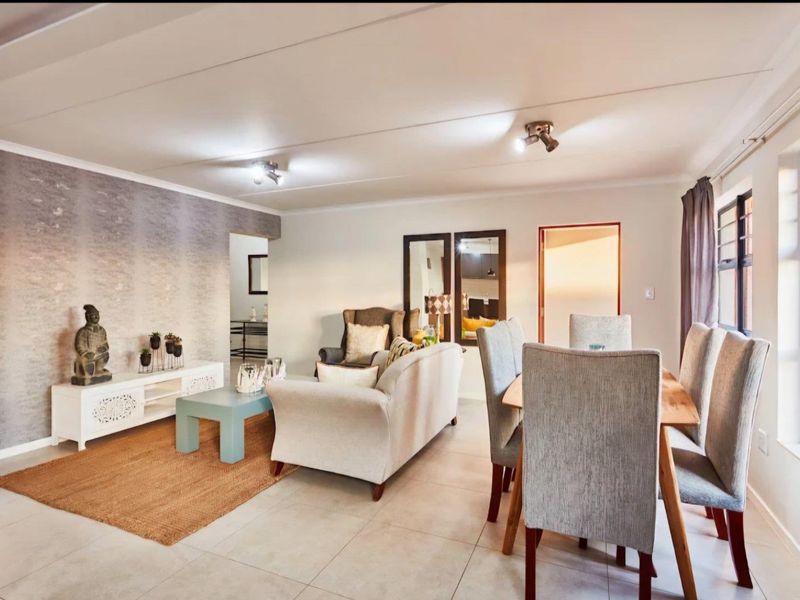 Ultra Modern Townhouse To Let - Photo 2