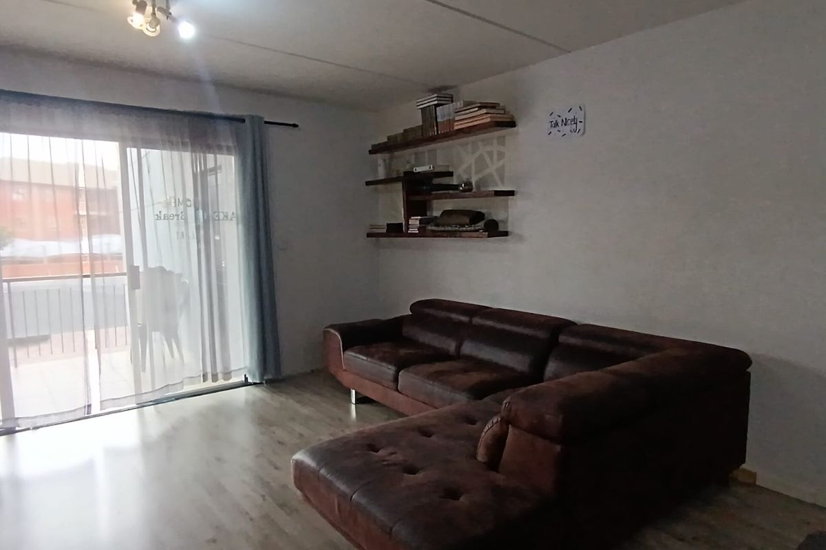 Your Cozy Second-Floor Retreat – 2 Bedrooms of Light, Space & Comfort - Photo 5