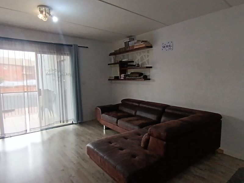 Your Cozy Second-Floor Retreat – 2 Bedrooms of Light, Space & Comfort - Photo 5