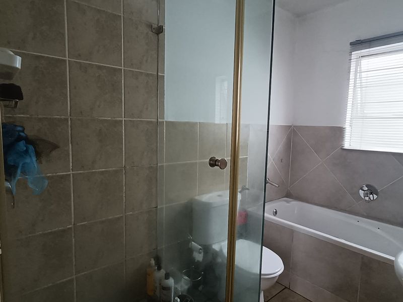 Your Cozy Second-Floor Retreat – 2 Bedrooms of Light, Space & Comfort - Photo 9