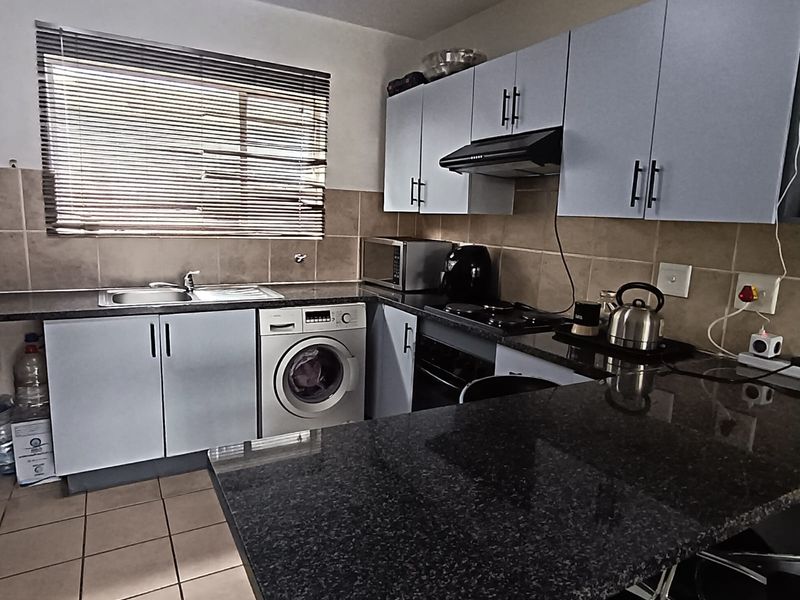 Your Cozy Second-Floor Retreat – 2 Bedrooms of Light, Space & Comfort - Photo 8